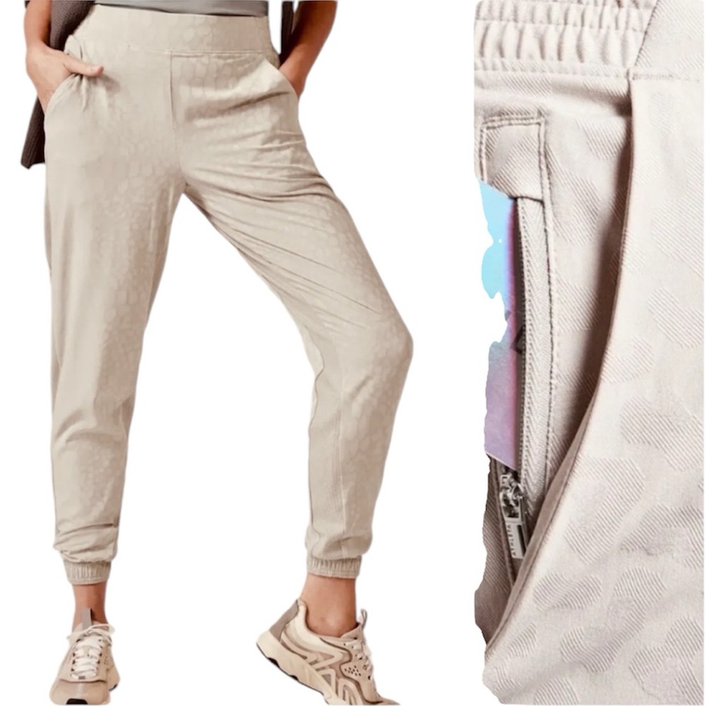 Athleta Women’s Cream Leopard Print Brooklyn Textured Jogger Pant‎ Size 26